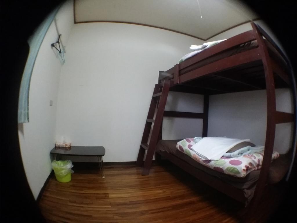 Guesthouse Base Okinawa Naha Buitenkant foto