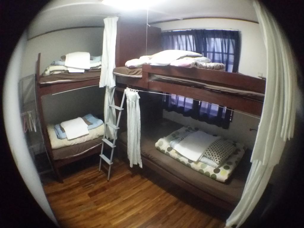 Guesthouse Base Okinawa Naha Buitenkant foto
