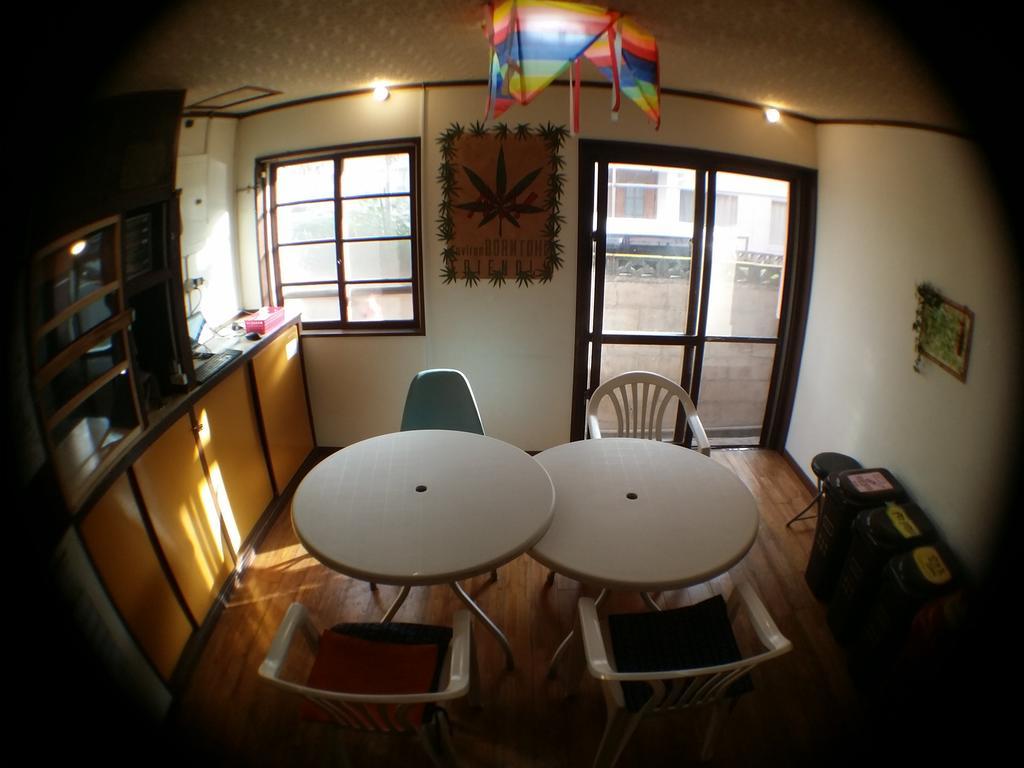 Guesthouse Base Okinawa Naha Buitenkant foto