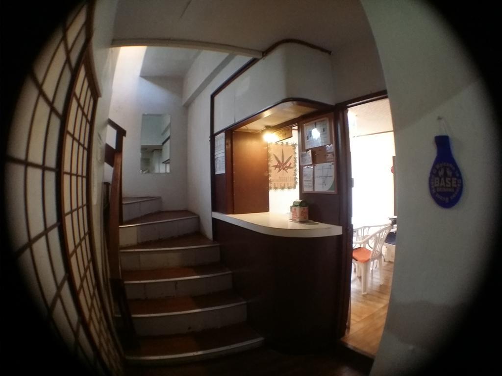 Guesthouse Base Okinawa Naha Buitenkant foto