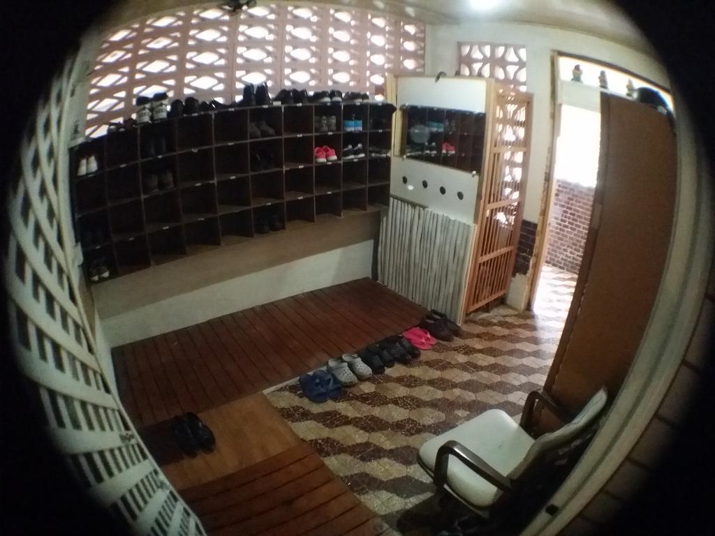 Guesthouse Base Okinawa Naha Buitenkant foto